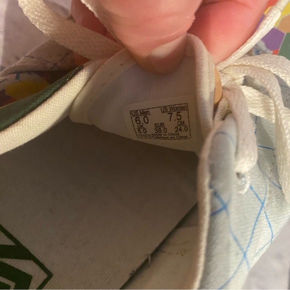 Vans women’s US 7.5 "Save Our Planet" lace up sneaker shoes - Picture 3 of 7